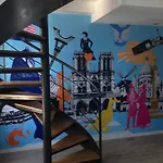 Ostello The 3 Ducks Eiffel Tower By Hiphophostels *