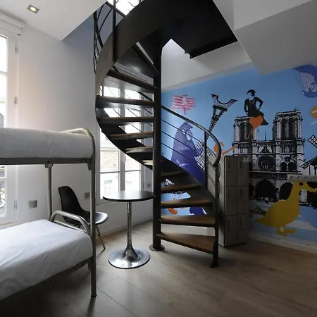 The 3 Ducks Eiffel Tower By Hiphophostels *