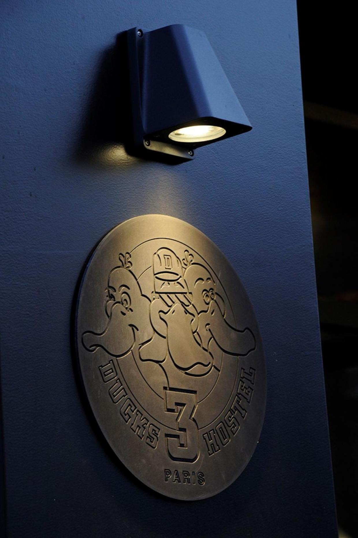 The 3 Ducks Eiffel Tower By Hiphophostels Hostel