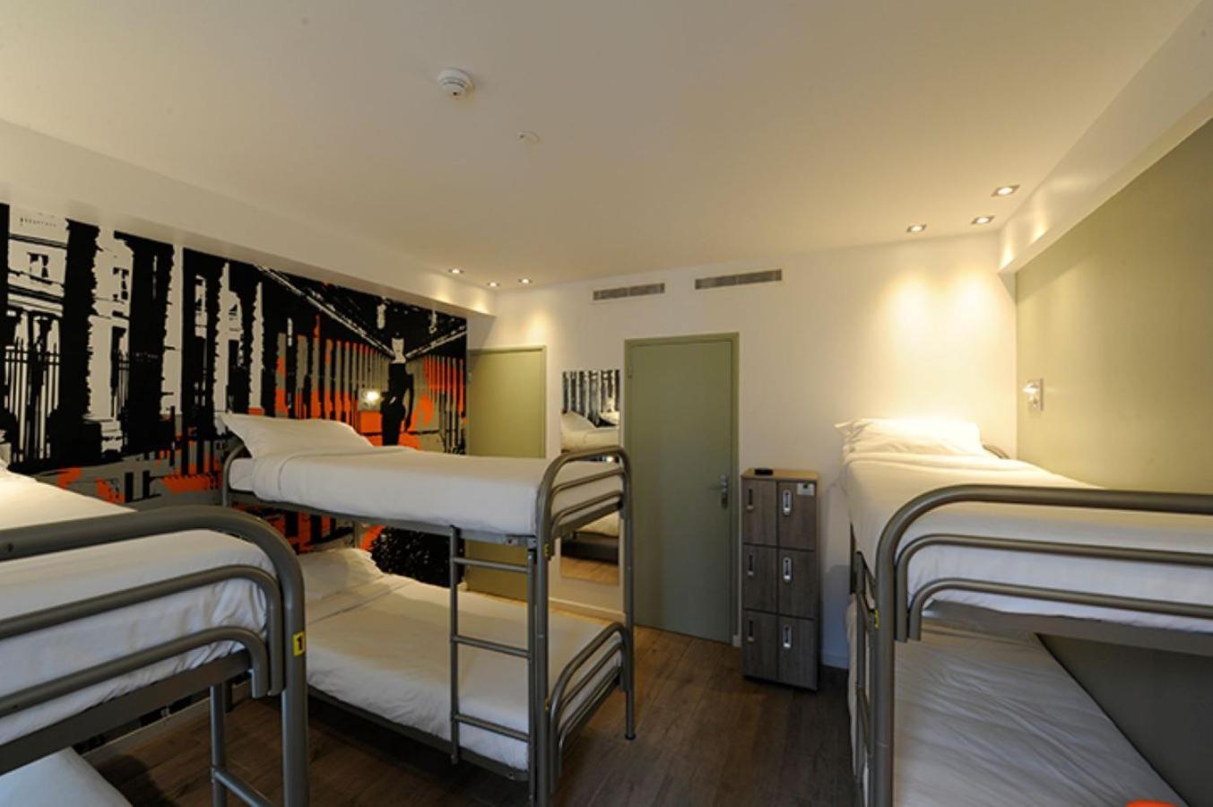 The 3 Ducks Eiffel Tower By Hiphophostels Hostel