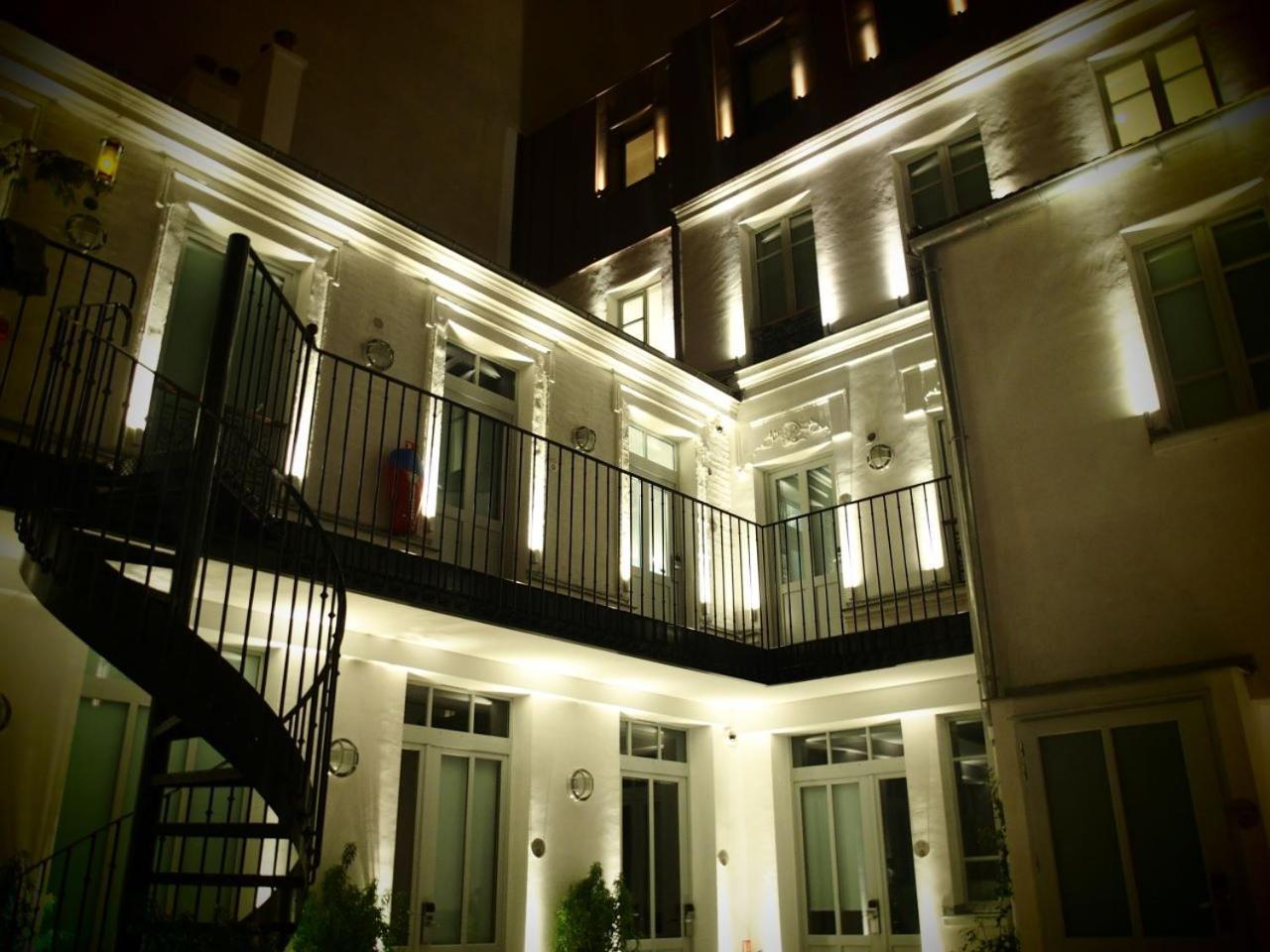 Hostel The 3 Ducks Eiffel Tower By Hiphophostels Paris