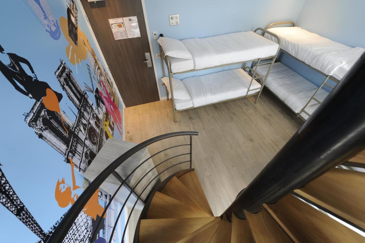 The 3 Ducks Eiffel Tower By Hiphophostels Hostel *