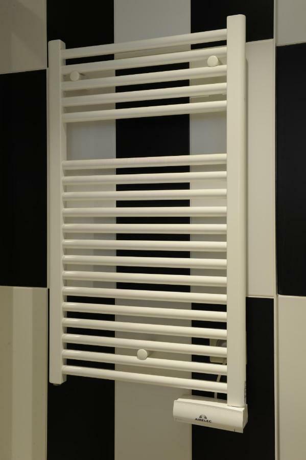 The 3 Ducks Eiffel Tower By Hiphophostels Hostel *